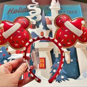 ✨ NWT Disney Christmas Sugar Cook Mickey Ears ✨